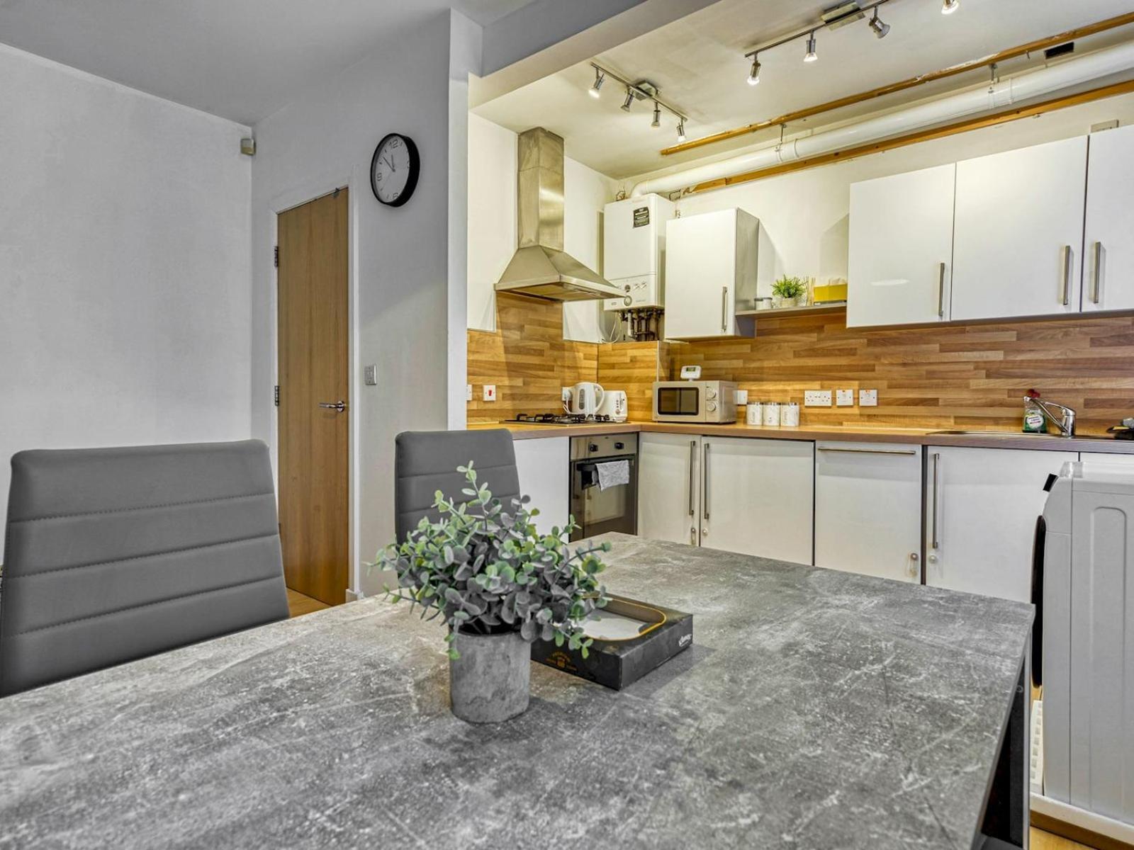 Pass The Keys Luxury In Center Parking Apartamento